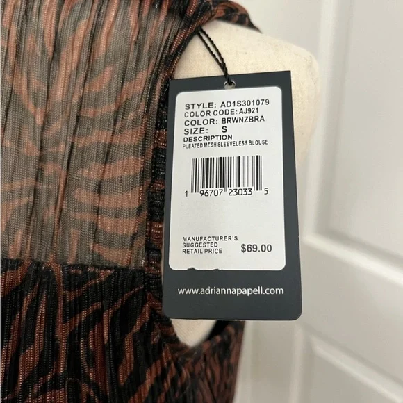 Adrianna Papell pleated Mesh
Sleeveless Blouse. - Picture 6 of 6